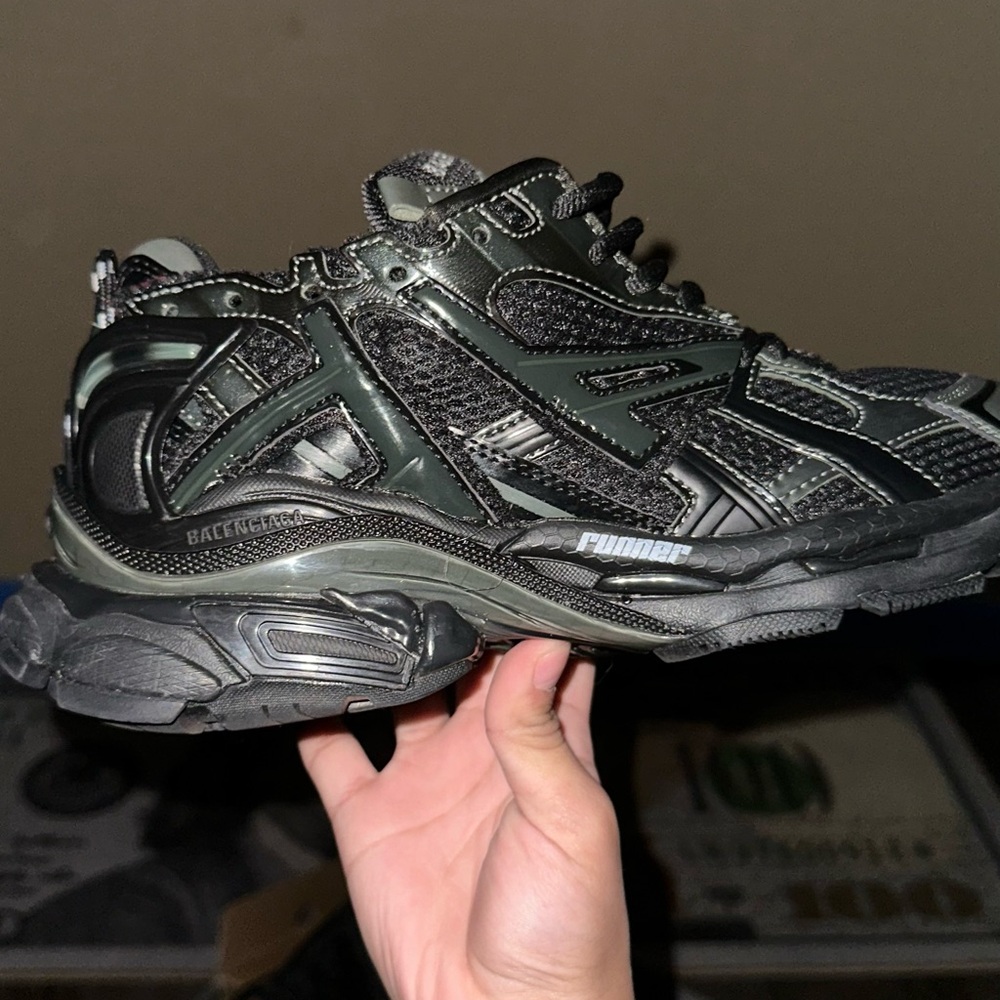 I ordered the wrong color and couldn’t return unfortunately never wornn. - Picture 3 of 6